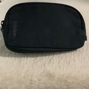 Lululemon Clean Lines Belt Bag BLACK  fanny waist shoulder saddle pack bag